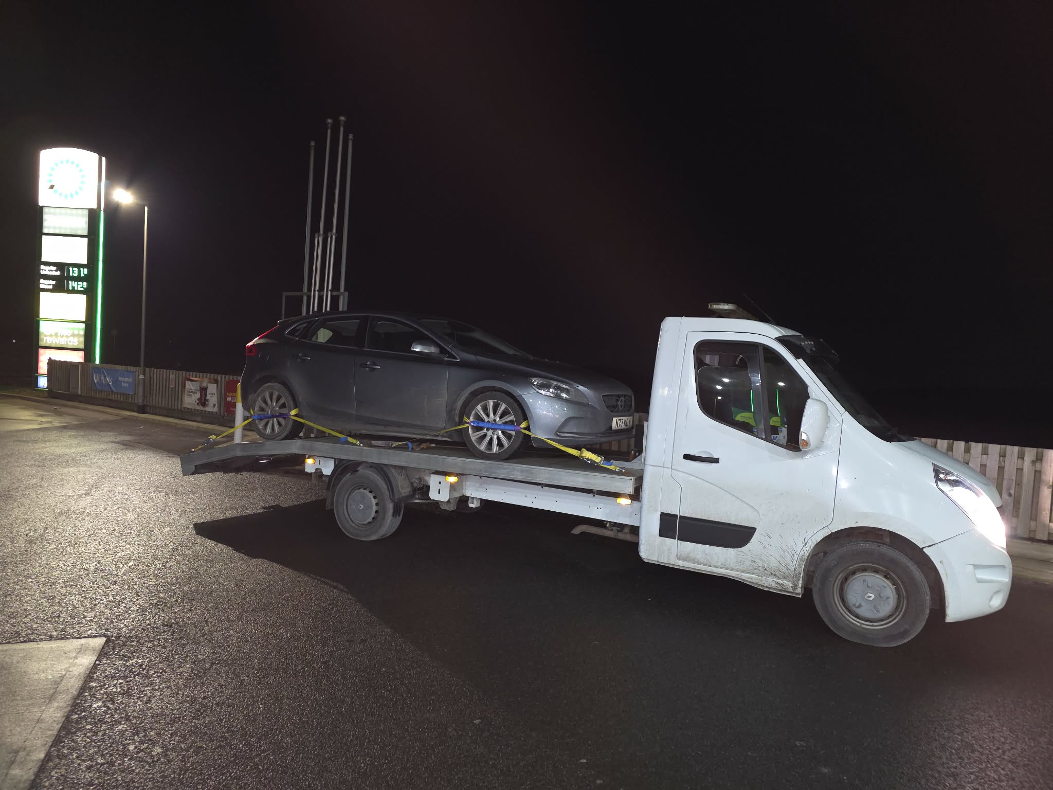 GTT Recovery loading a vehicle at night near Inverkeithing